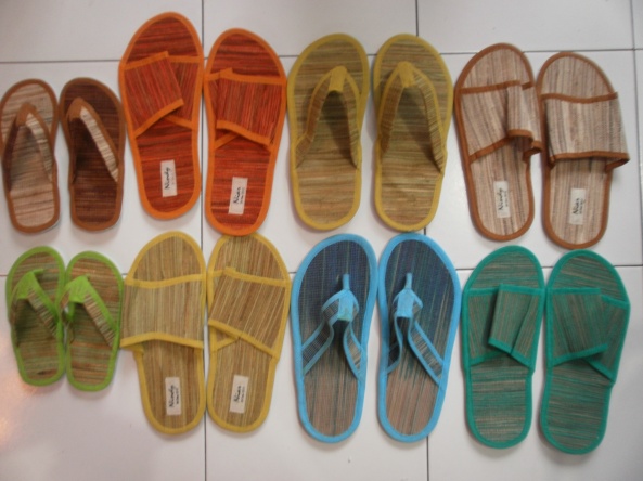 souvenir sandal eceng gondok, berbagai pilihan warna